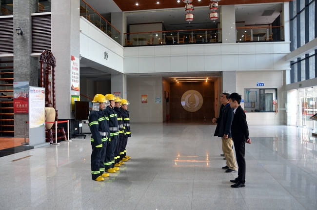 新乐市图书馆领导引领变革，塑造未来之路